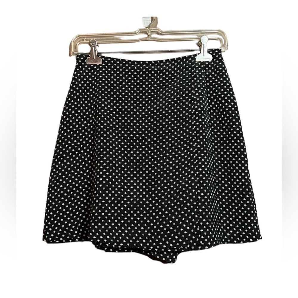 3 for $20! Zigzag black & white patterned skort